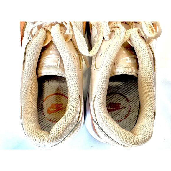 Nike Air Max SC sneakers in sanddrift/amber brown/white. Size 8.5(W), 7(M). - Picture 4 of 9